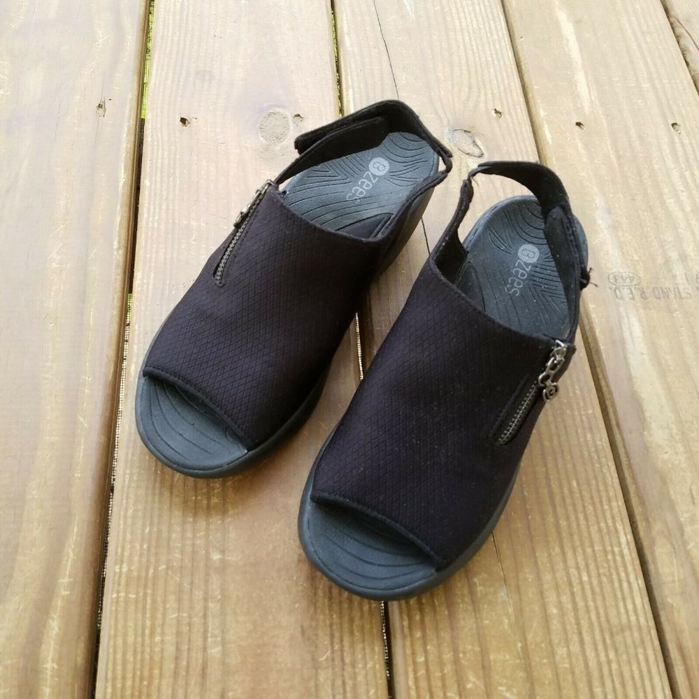 BZees Zipline 7.5 M Black Peep-Toe Wedge Sandal